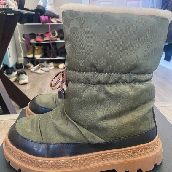 Coach nylon ski boot in Cactus 🌵 color, barely worn! - Picture 4 of 5